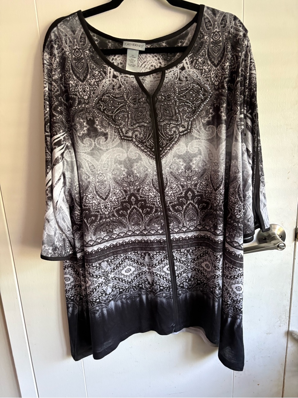 Beautiful Catherine’s Women's Black & White Paisley Print Tunic Top- size 2x